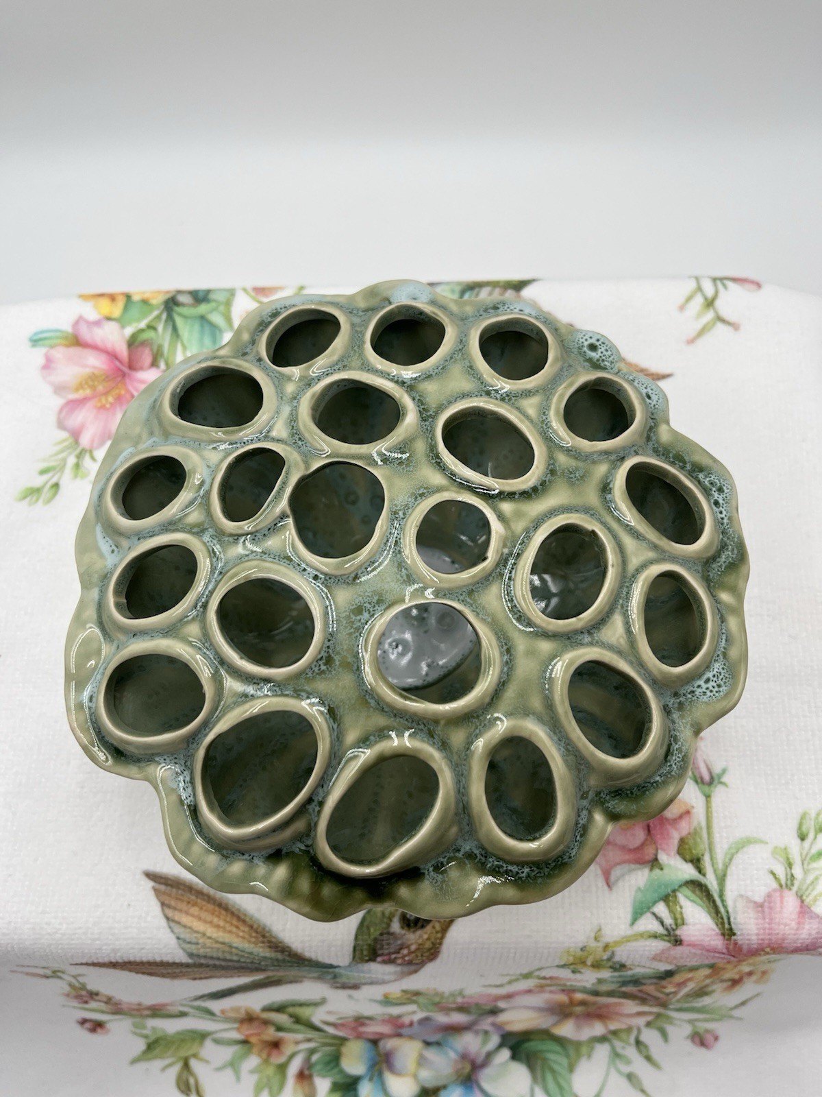 Des Pots 7″ Ceramic Lotus Seed Pod Flower Frog Vase – EUC- Dutch Art Pottery