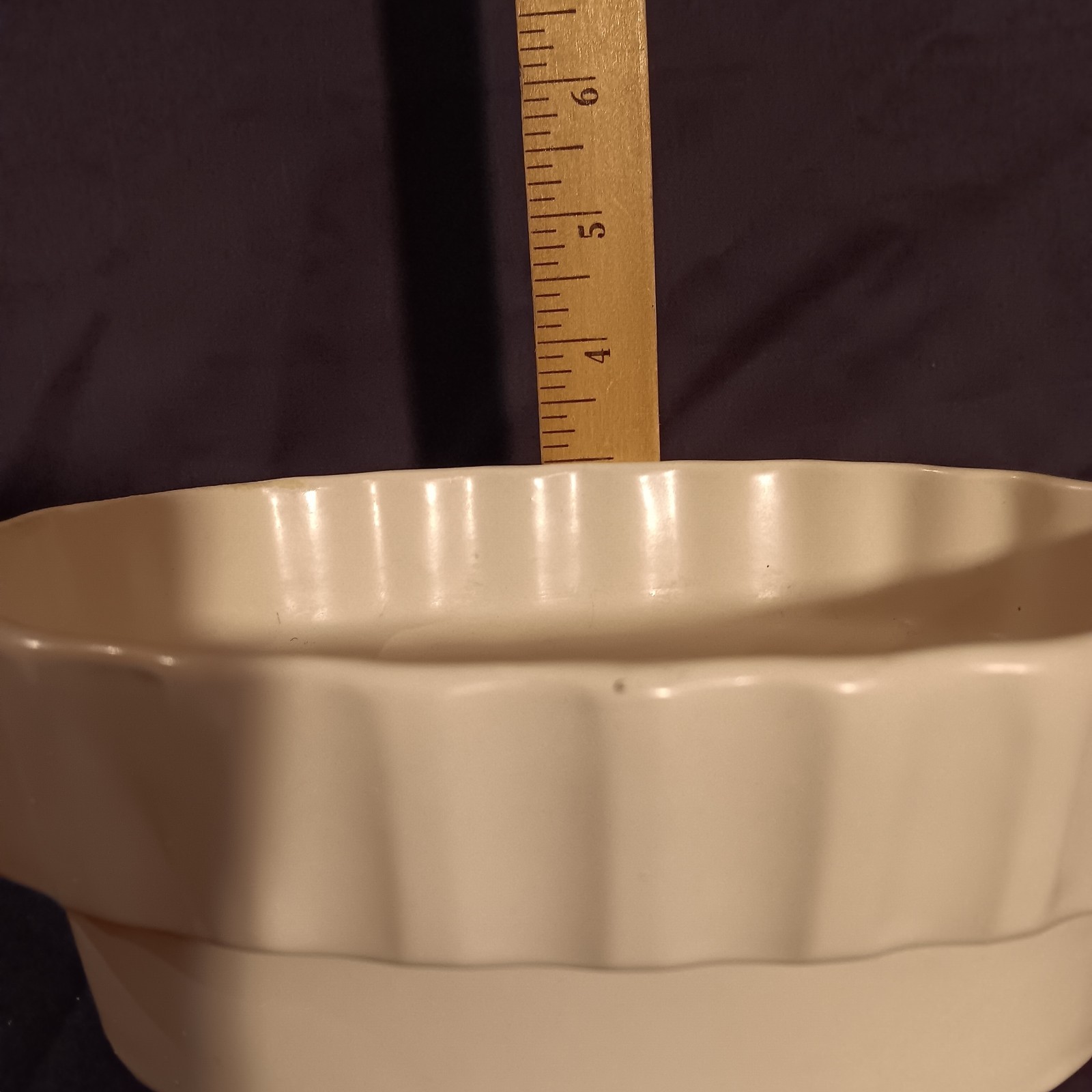 1 Green Brush McCoy 404-10 And 1 White Hull I-21 Vintage Made In USA Planters