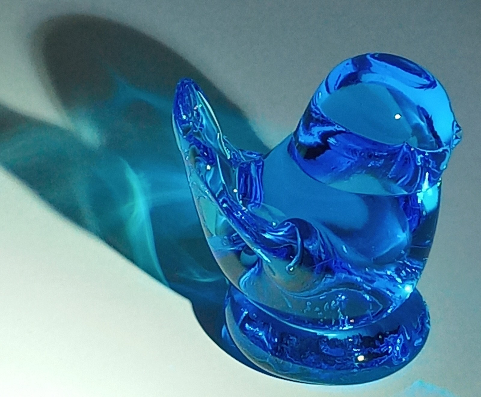 Blue Glass Bird 2″ tall Figurine unmarked Bluebird of Happiness style Beautiful