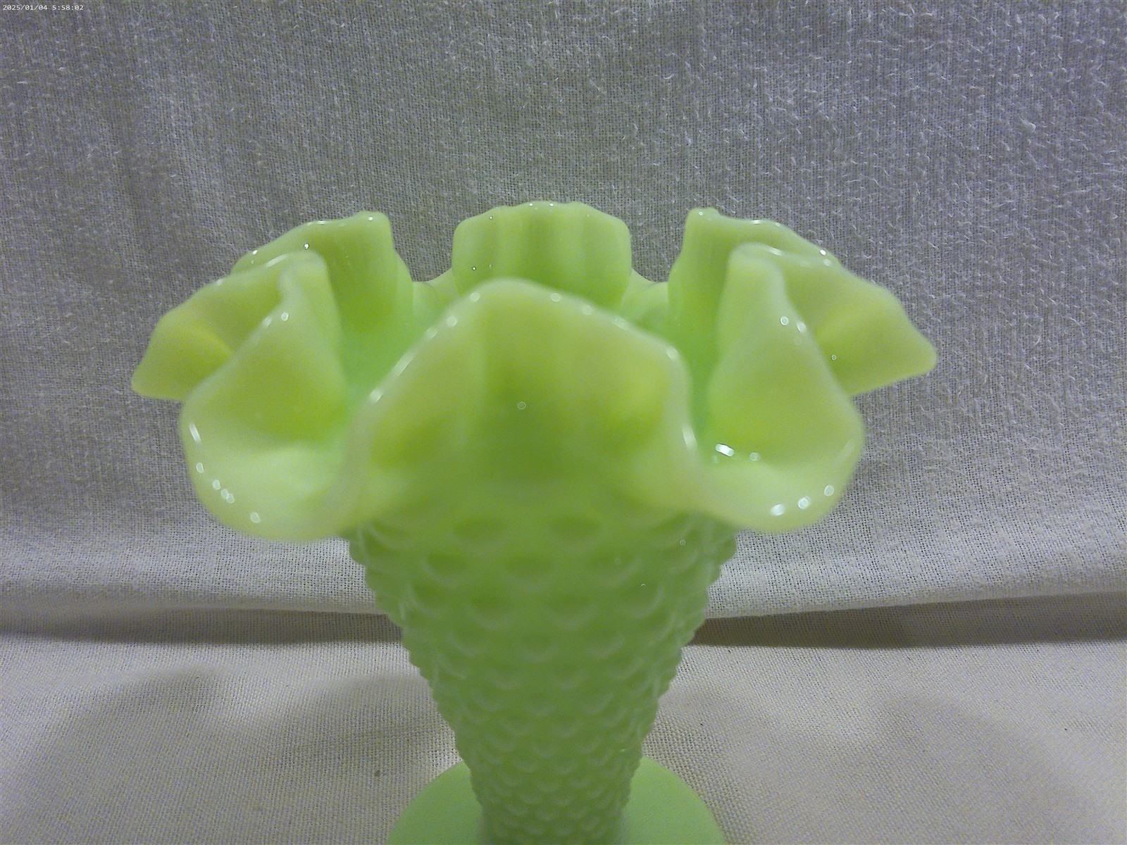 Vintage Fenton Jadeite Green Uranium Glass Hobnail Ruffled Vase 5 3/4″ – Glows