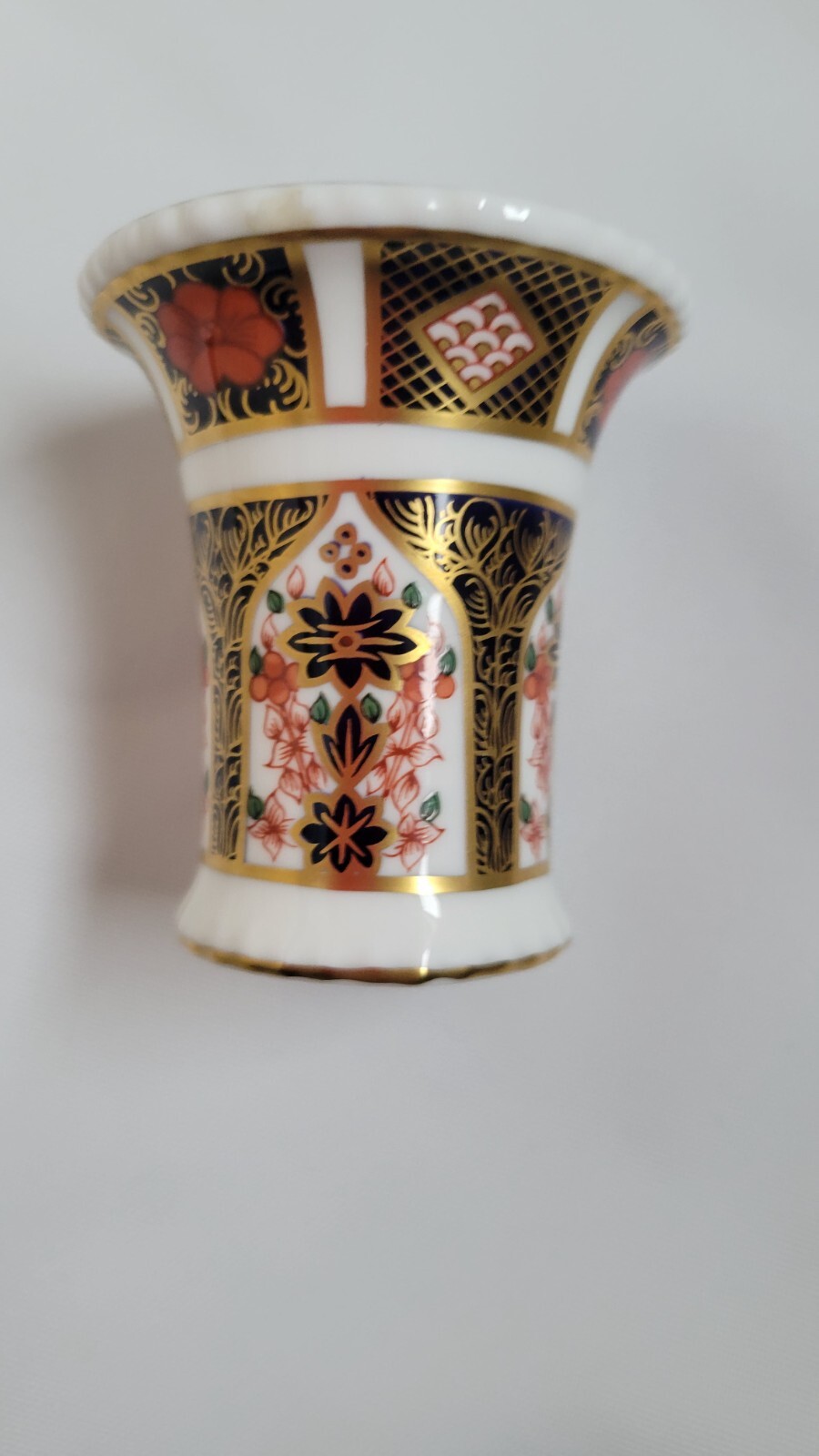 Royal Crown Derby OLD IMARI Urn/ Vase. 3 Inches Tall. 1128 rare vintage English