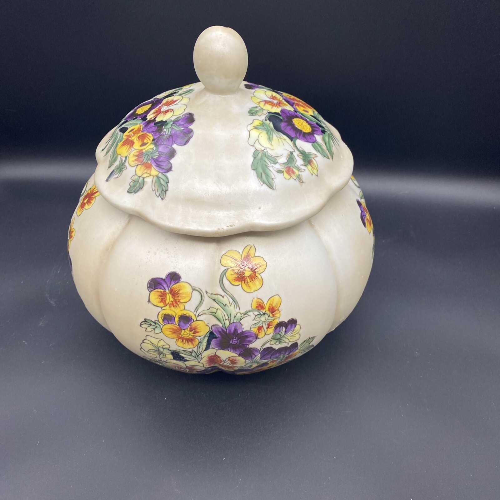 Cauldron Chinese Lid Vase Hand Painted 9-1/2″ Tall 5-1/2″ Base 5-5/16″ Opening