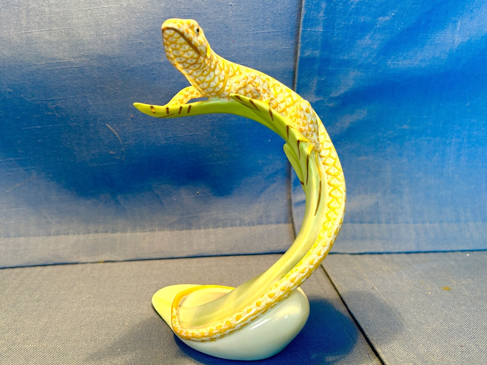 Herend Lizard Butterscotch Figurine on Light Green Leaf MINT CONDITION