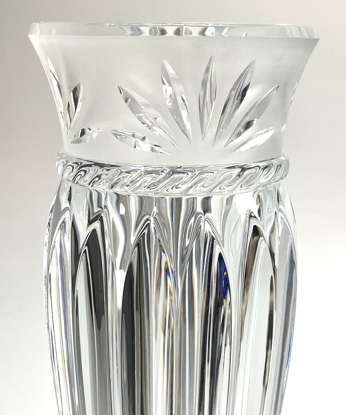 Vintage 1972-Carthage by Cristal D’Arques-Durand 11 3/4″ Heavy Vase Frosted Top