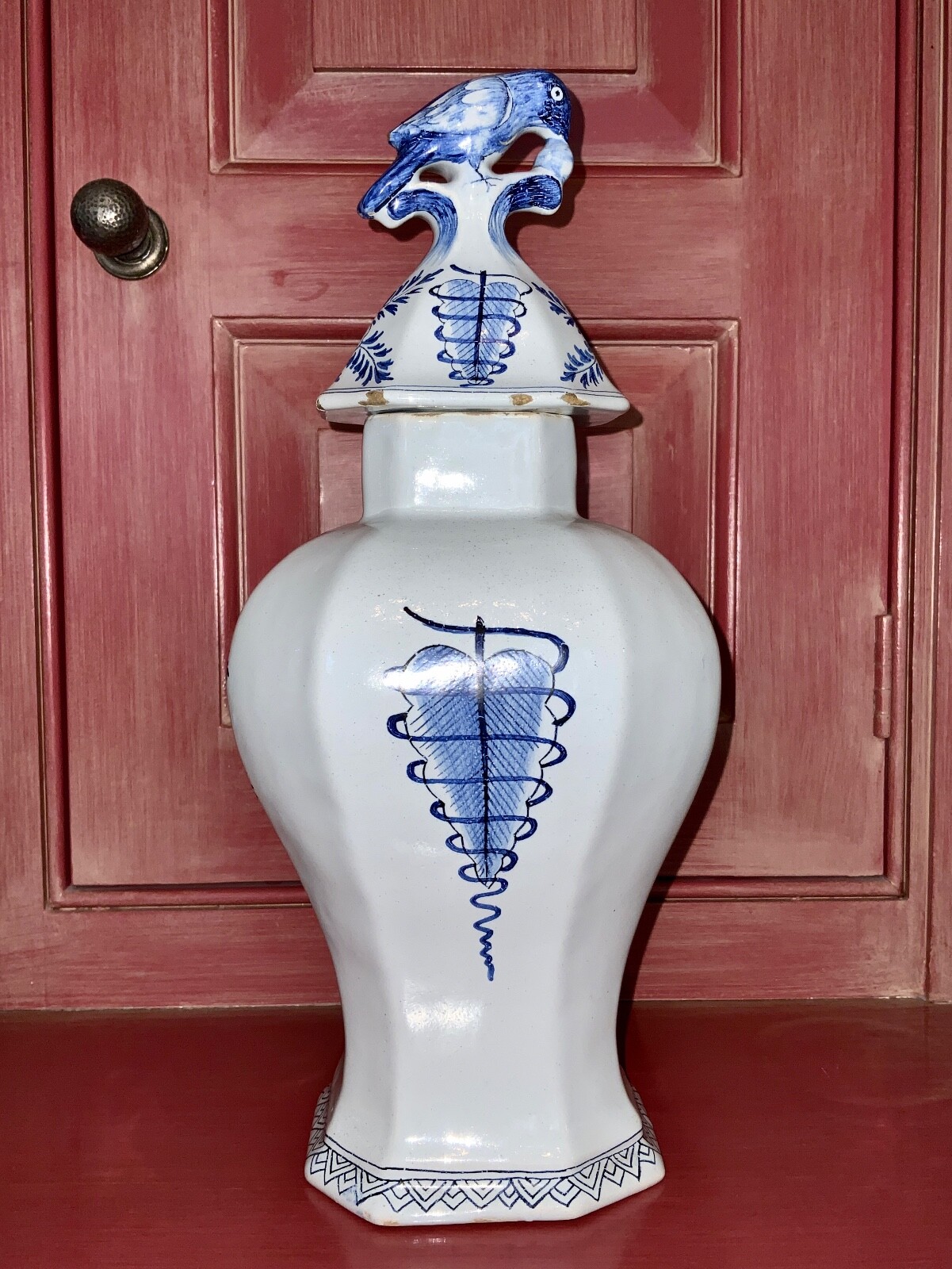 ANTIQUE TICHELAAR MAKKUM DUTCH DELFT BLUE LIDDED URN C. 1880-1895 WINDMILL HEART