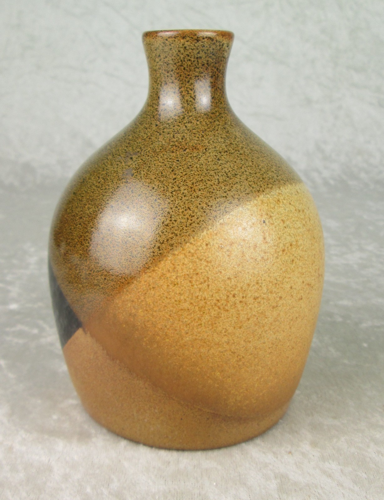Pottery Craft Overlapping Circles Bud Vase 5-1/2 in Tall 3-7/8 Dia Mid Century