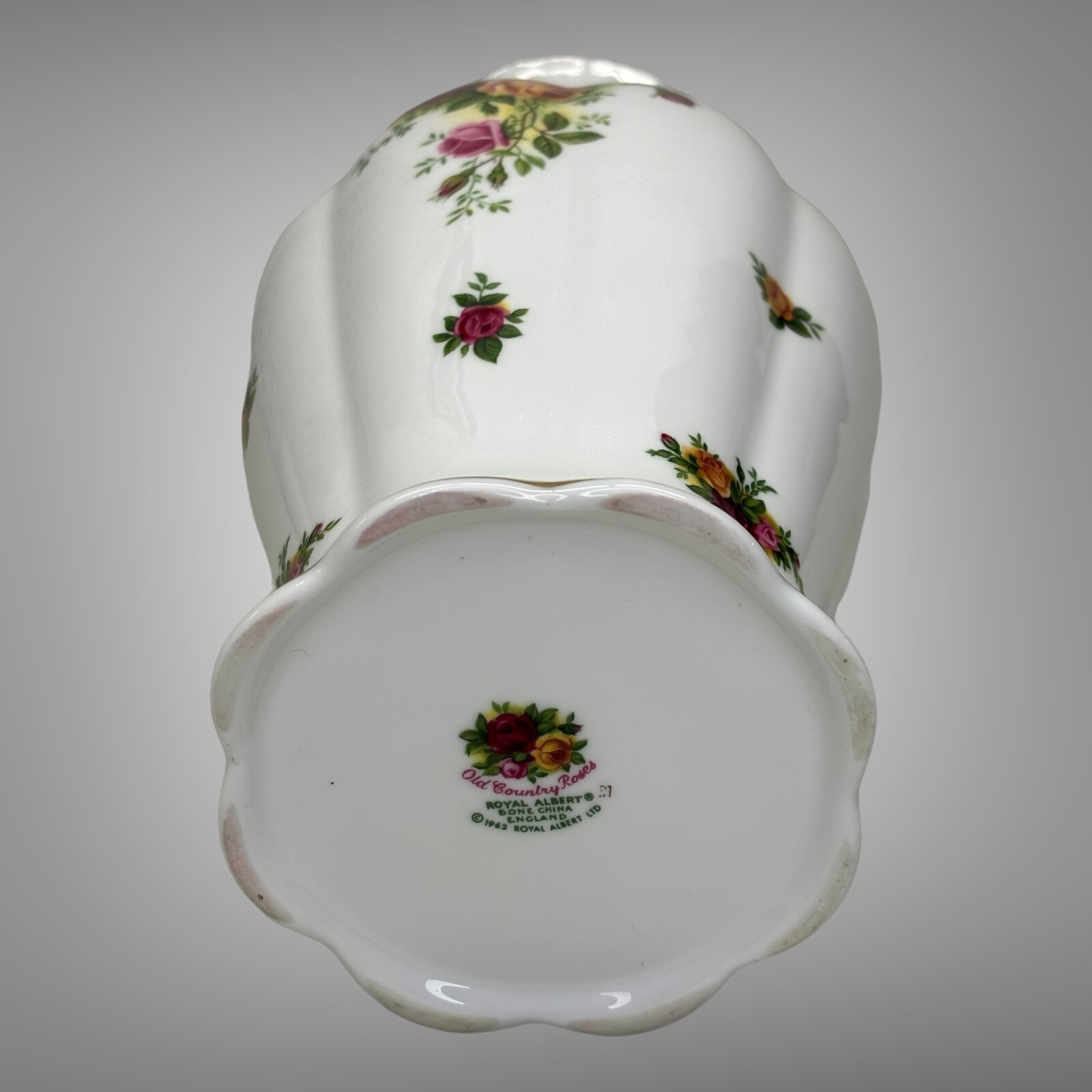 Vintage 1962 Royal Albert Old Country Roses Vase with Scallop Footing England