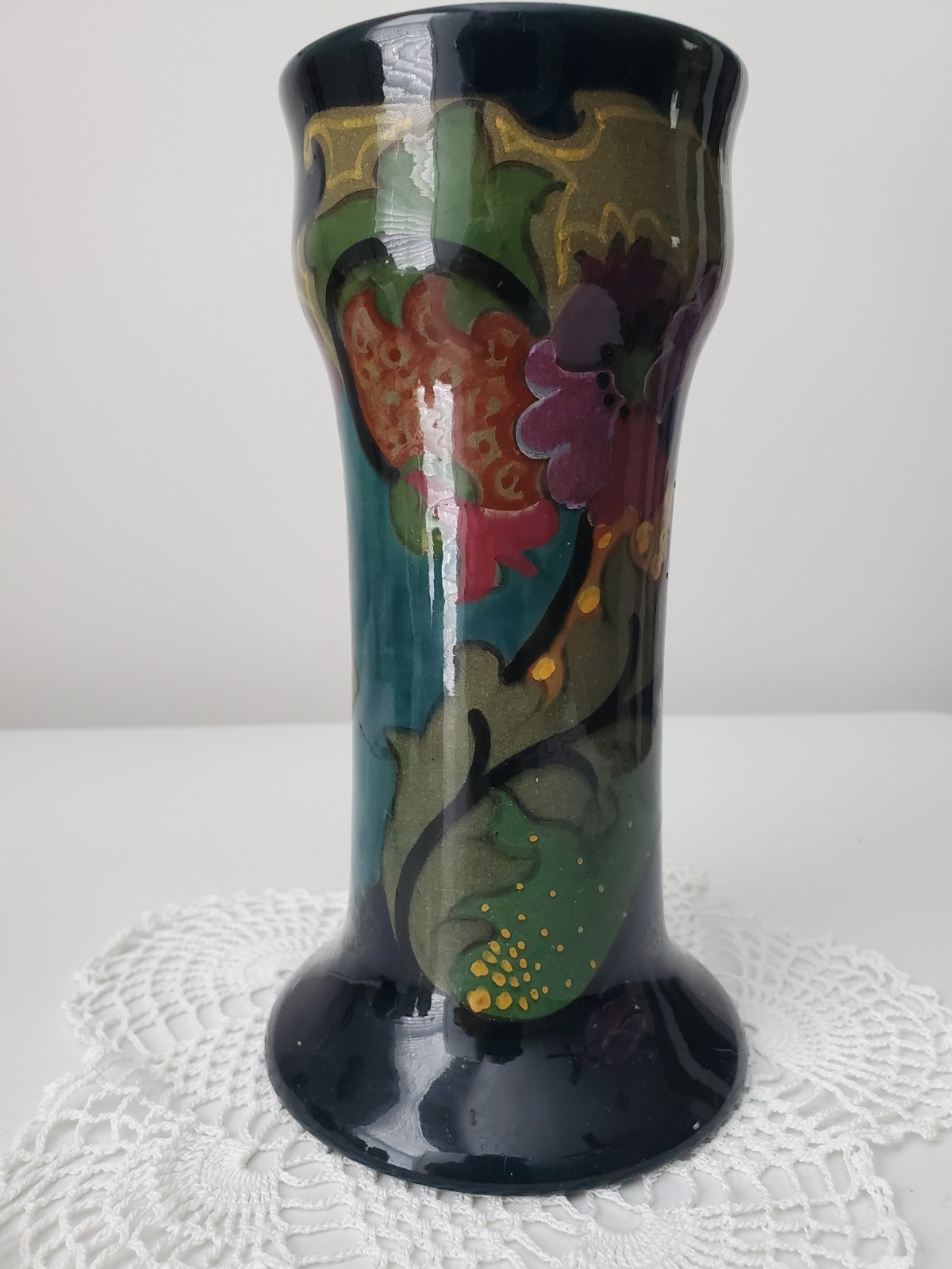 Colorful Vintage /Antique Art Deco 6 3/4 ” tall Vase Gouda # 2073 Holland