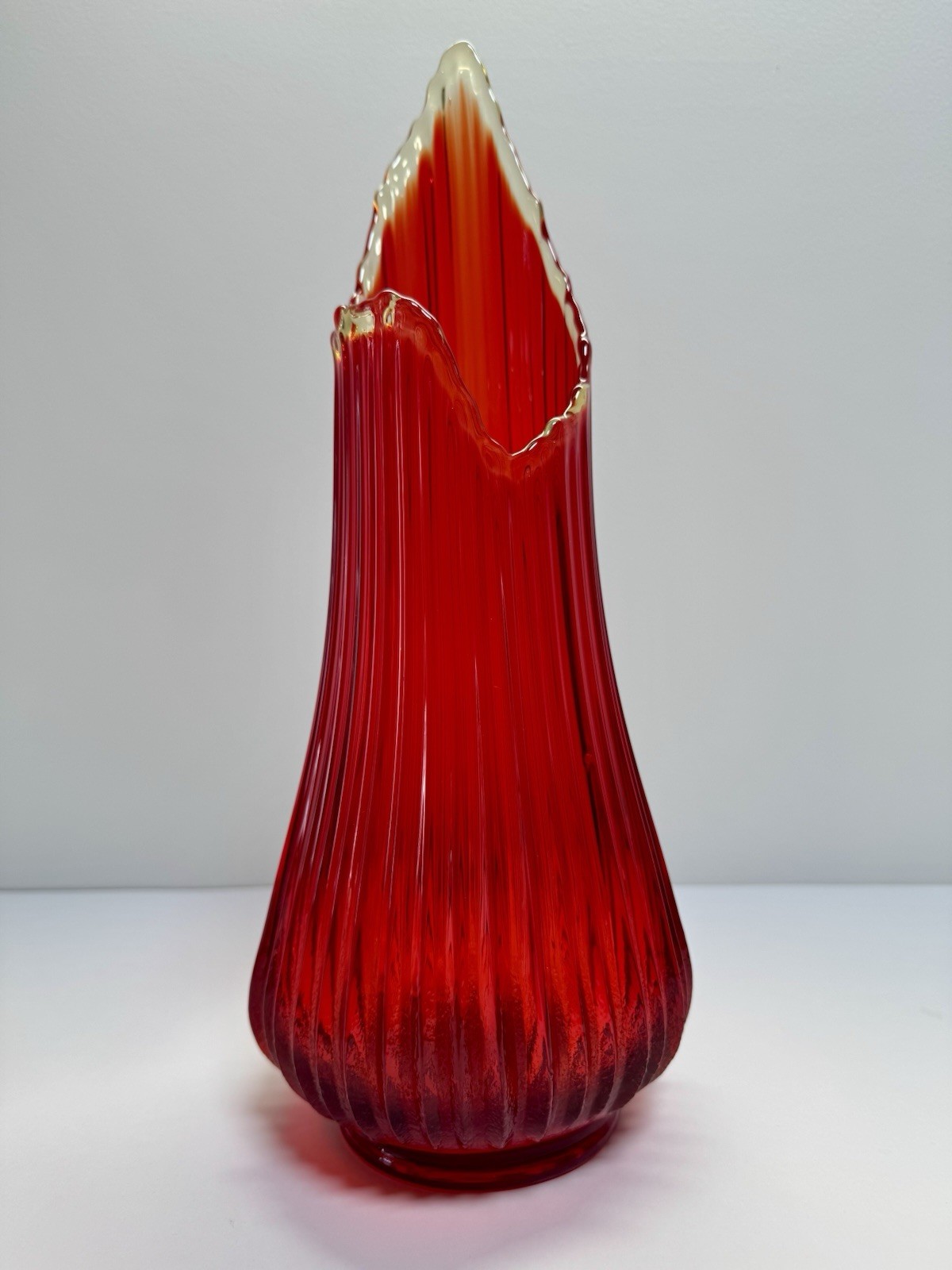 Vintage LE Smith Ribbed Swung Vase In Amberina 15” Tall NM