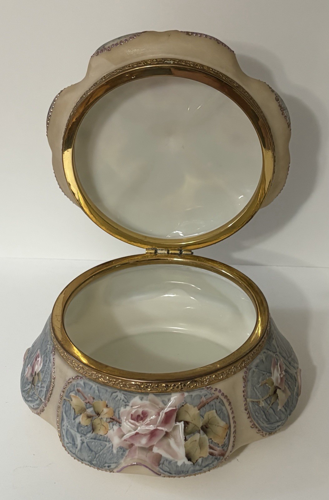 Wavecreast Art Glass Kelva Decorated 5” Tall And 8 1/2” Wide Covered Box