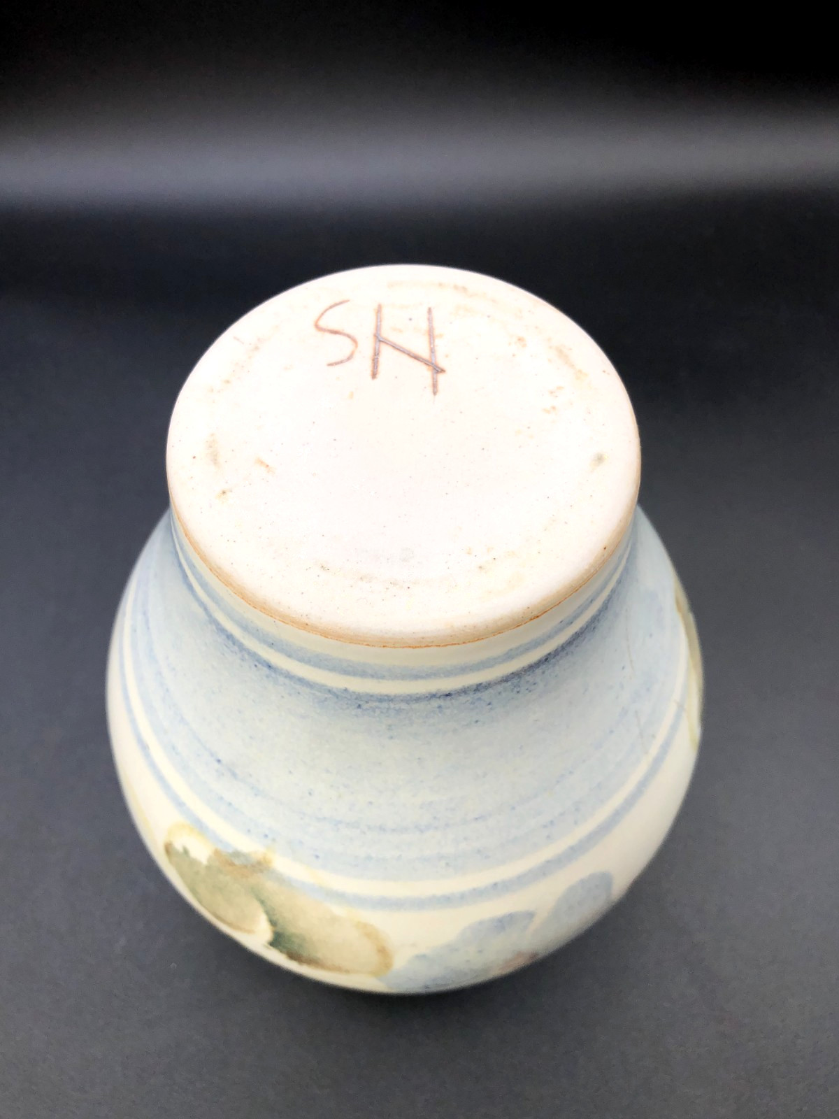 Studio Art Pottery Artist Initialed SH/HS Ceramic Morning Glory Vase 7″x6″ Mint
