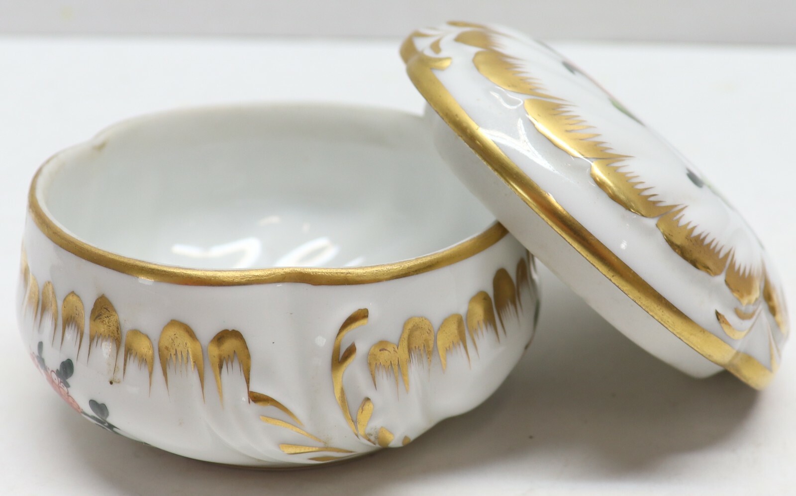 Herend Hungary 3.0in Porcelain Rothschild 6036/ro Lid Pot