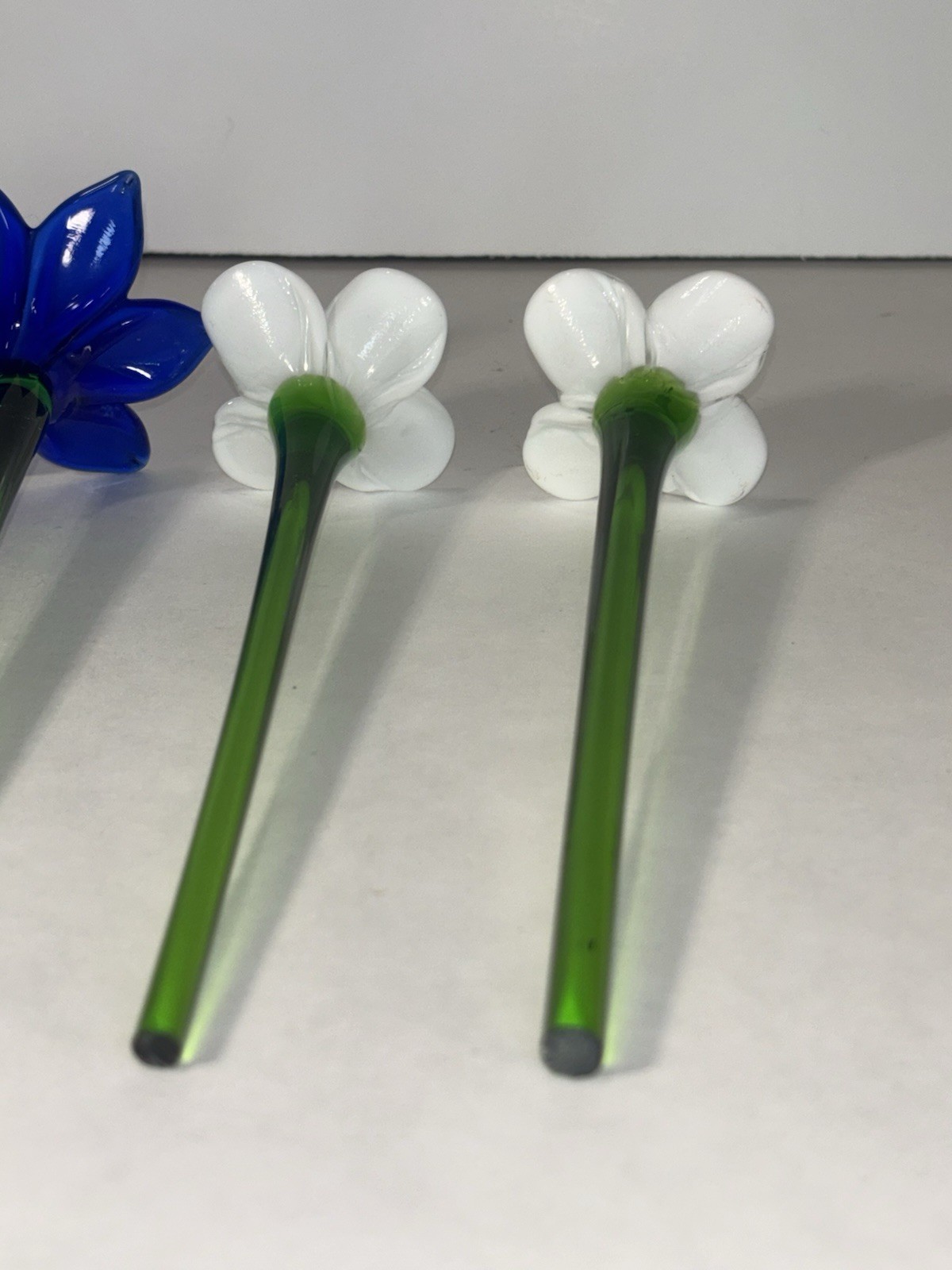Handblown Glass Flowers Daffodils Blue and White w Green Stems 7.75” Long