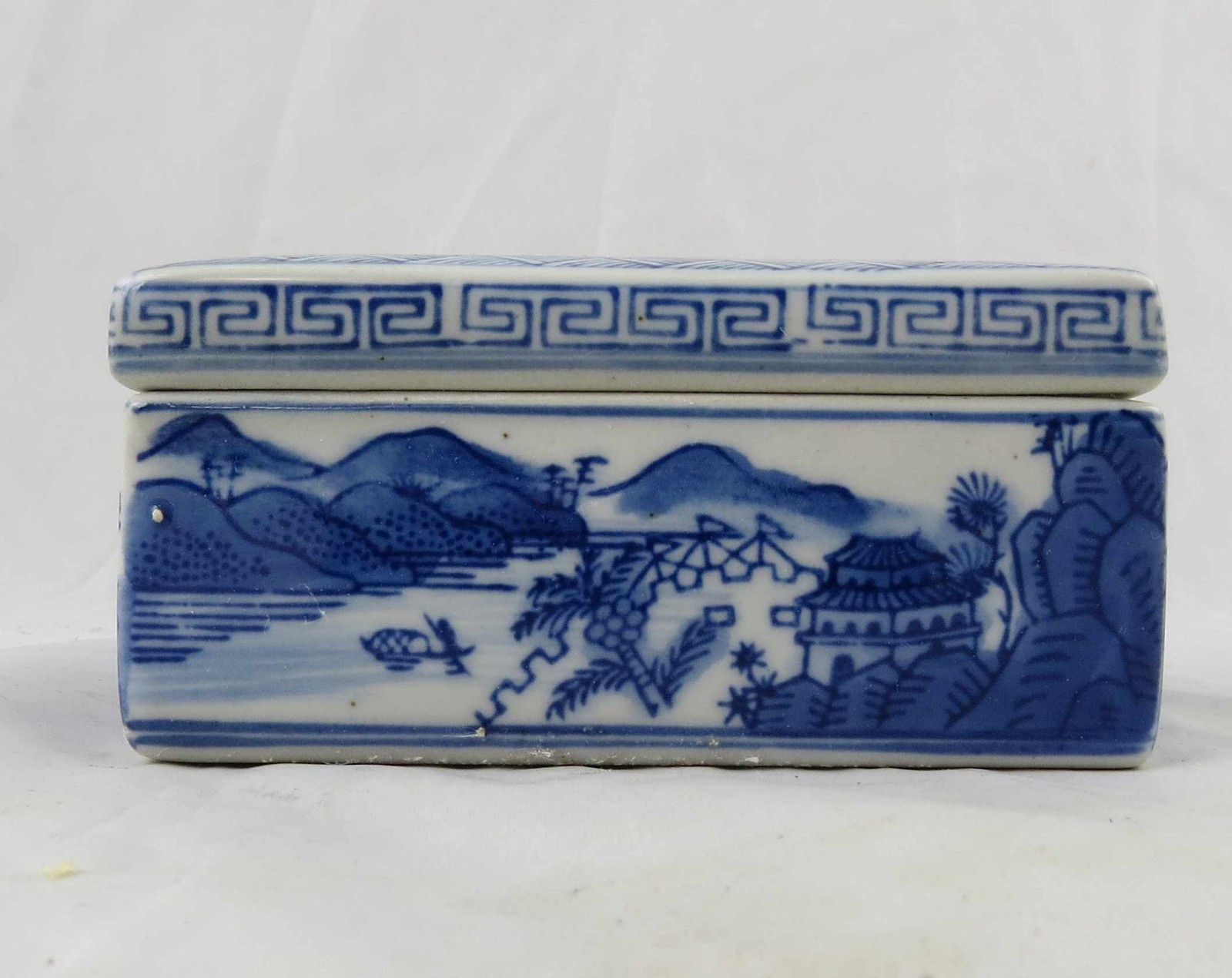 Chinese Blue & White Covered Box 5″ x 3-1/4″ x 2-1/2″