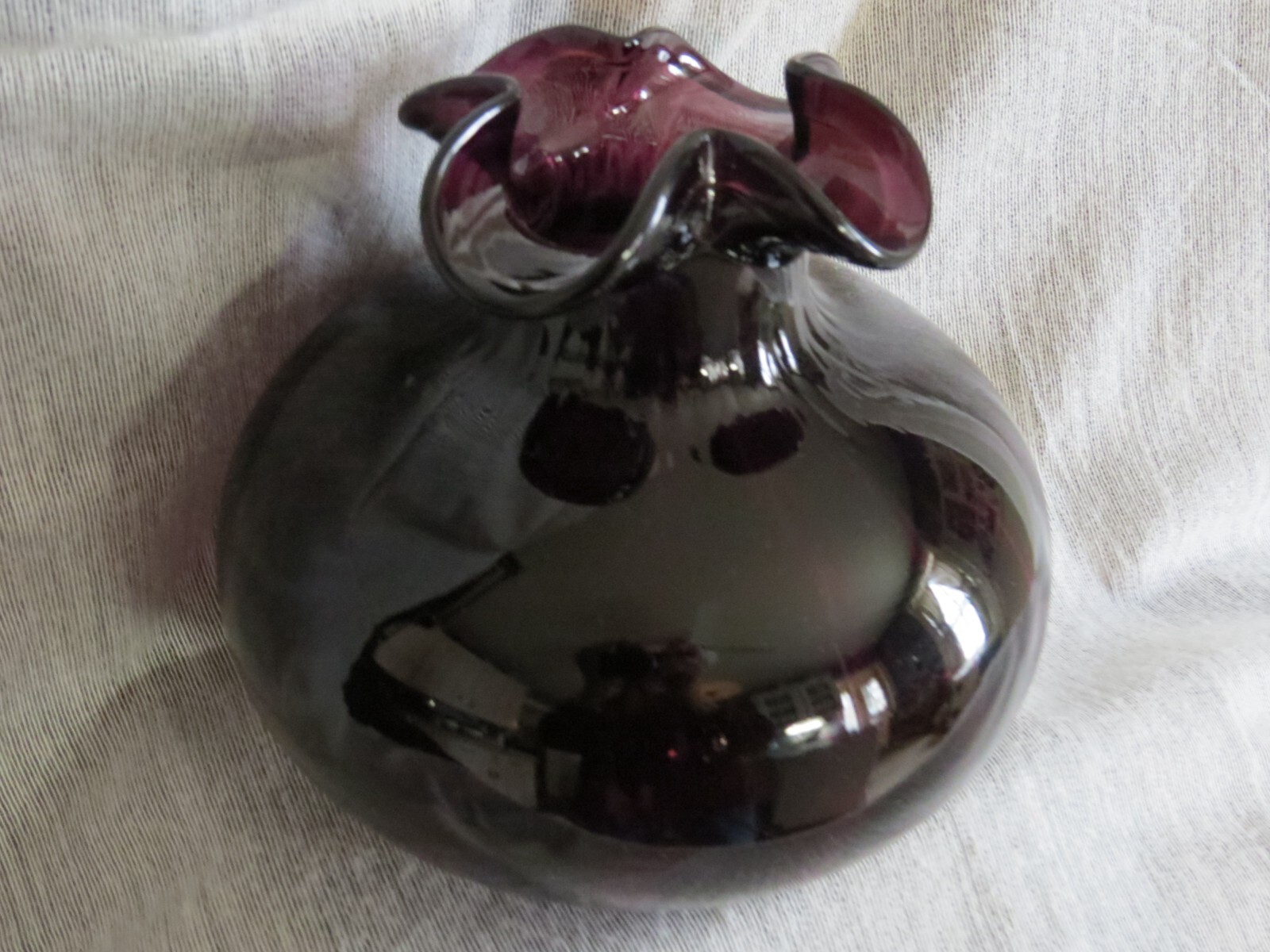 Vtg/Antique Hand-Blown LOVELY Round Bulb BLACK AMETHYST VASE 7″