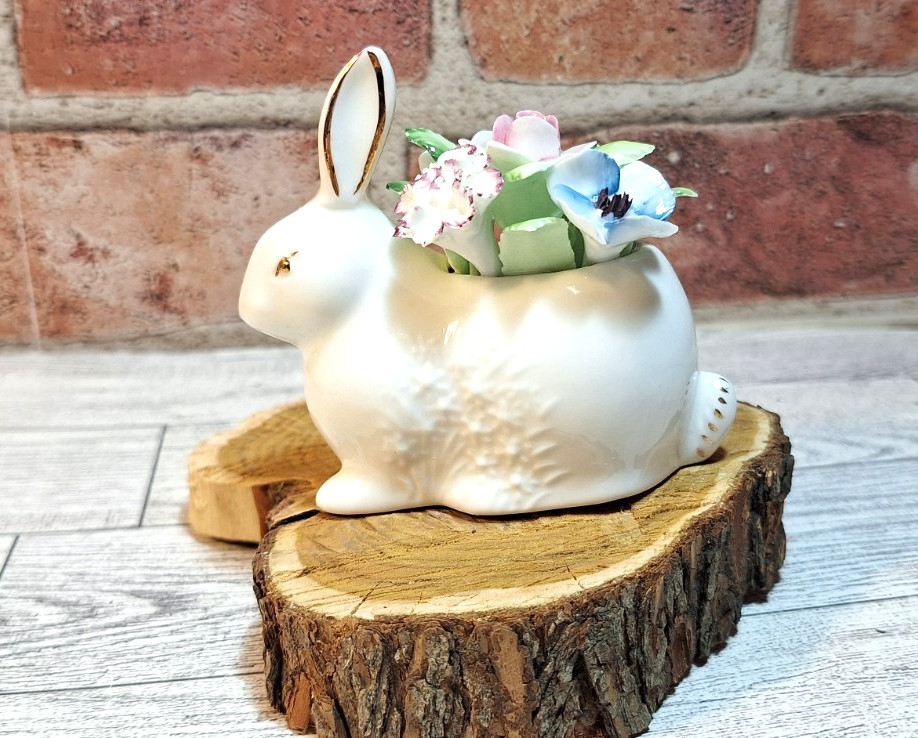 RARE ROYAL ALBERT OLD COUNTRY ROSES BUNNY RABBIT EASTER POSIES FIGURE FIGURINE
