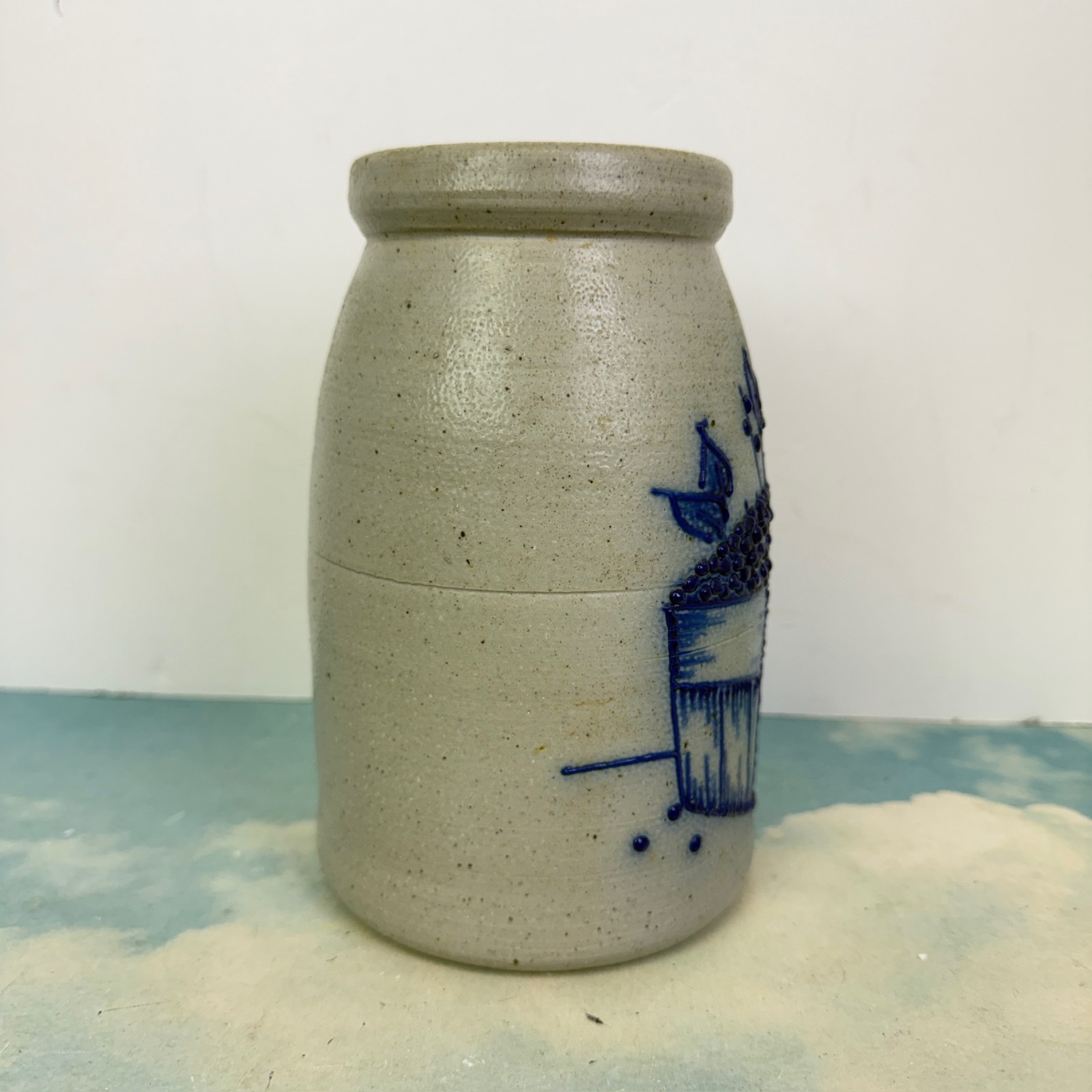 VTG Salmon Falls Stoneware Pottery Undated Basket of Blueberries 6.5” Crock Vase