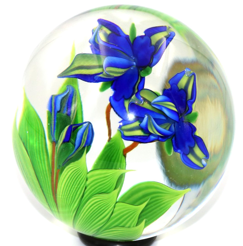 BEAUTIFUL Large STEVEN LUNDBERG Bloomed IRIS FLOWERS Art Glass Paperweight