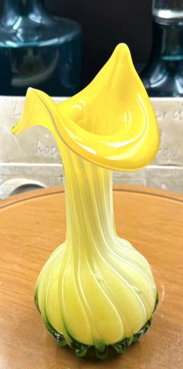 Art Glass Jack In The Pulpit Yellow Green White Calla Lily Vase 8”T 3.75”W