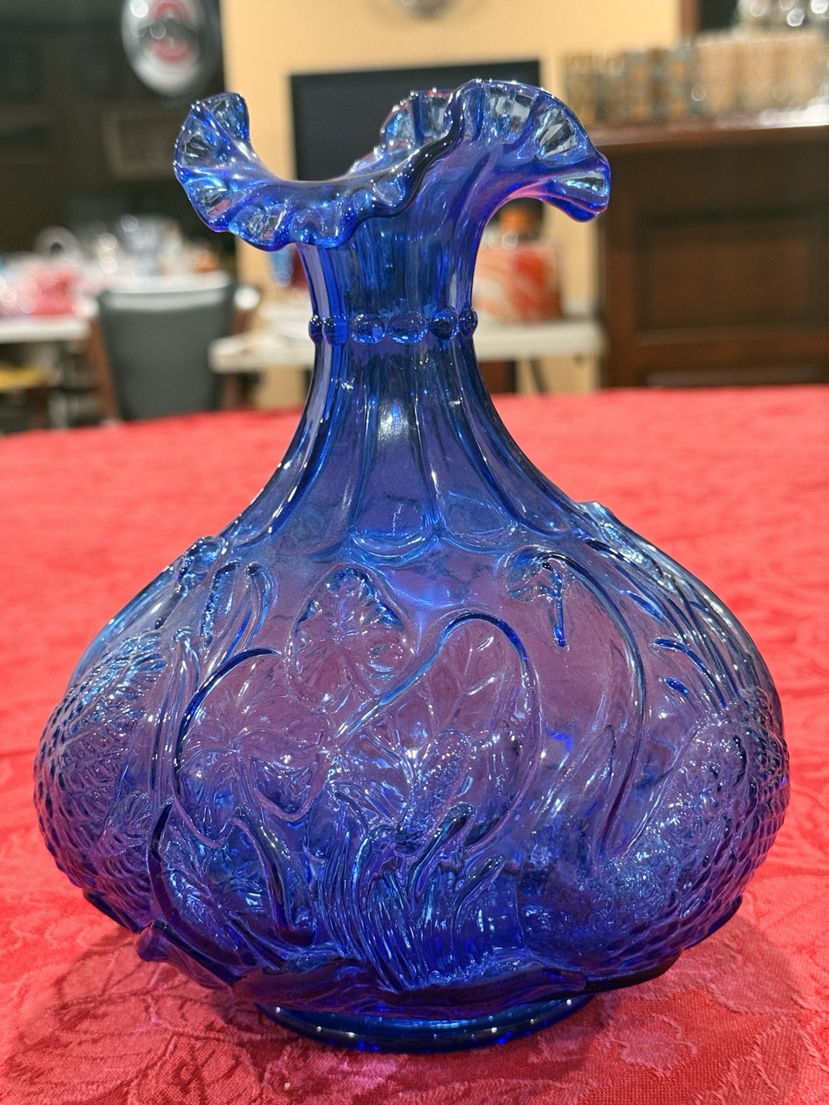 Amazing Vintage Fenton Royal Blue Swan Pond Vase Embossed Signed Ex Condition