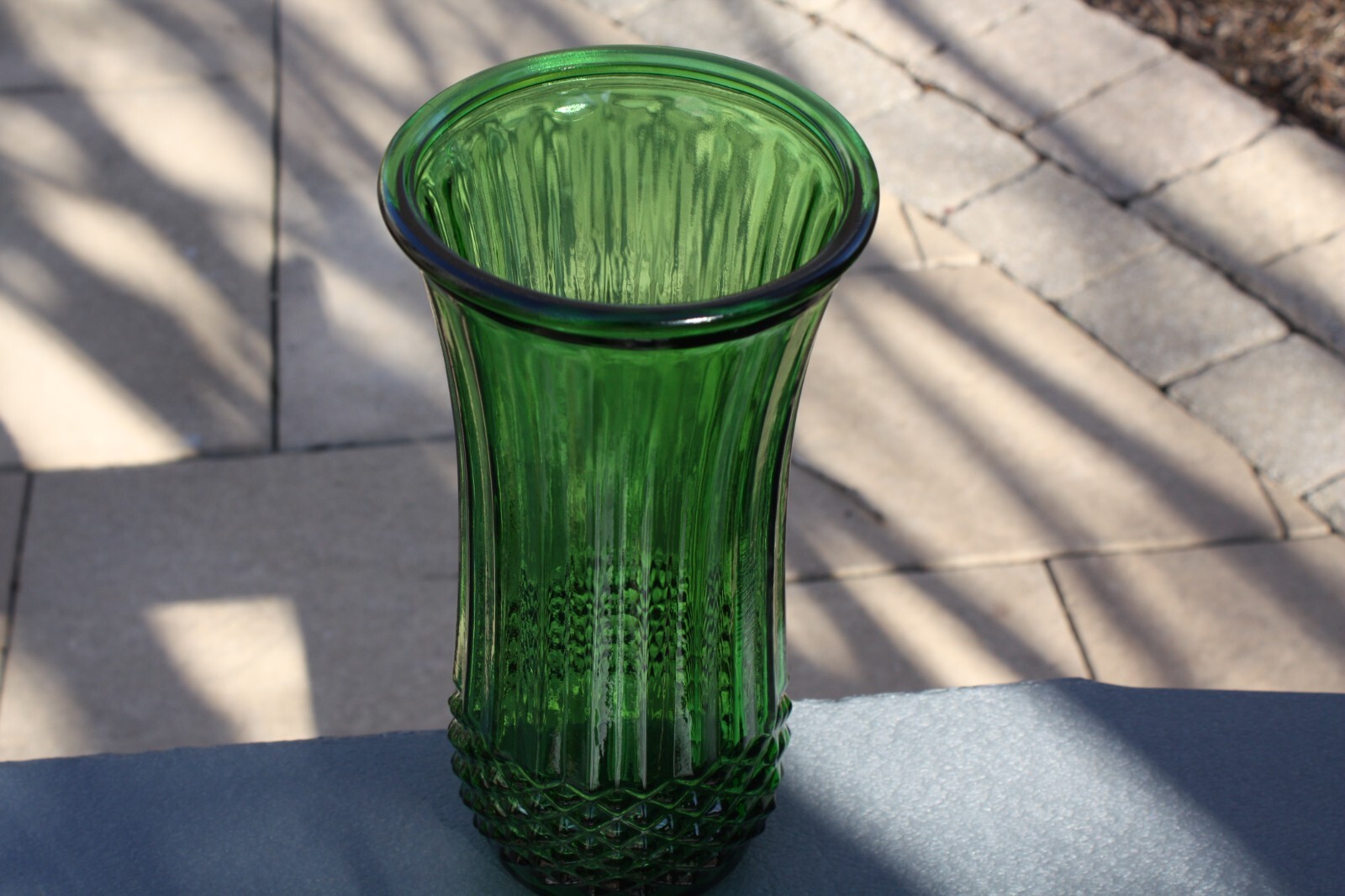 Hoosier Emerald Green #4089-A Diamond Point Ribbed Vintage 9 5/8 Inch Vase