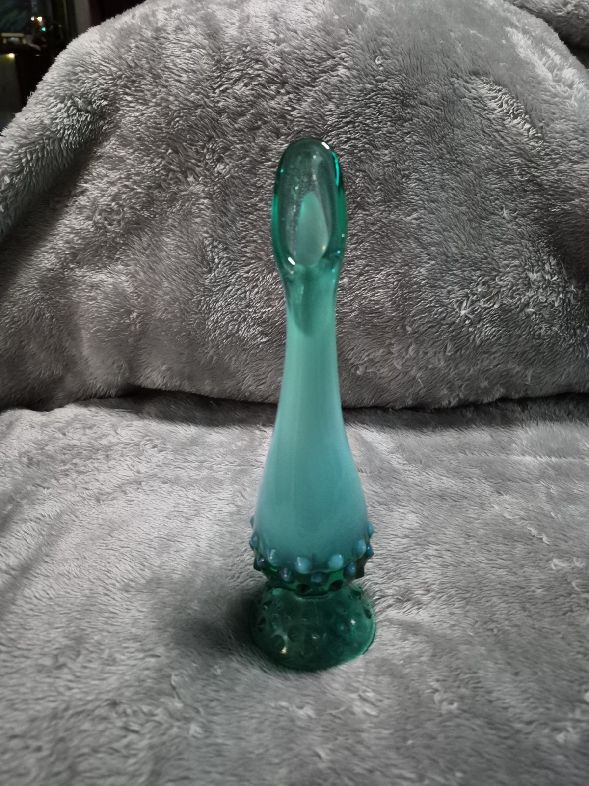Beautiful Vintage Fenton 10″ Emerald Green Opalescent Uranium Hobnail Swung Vase