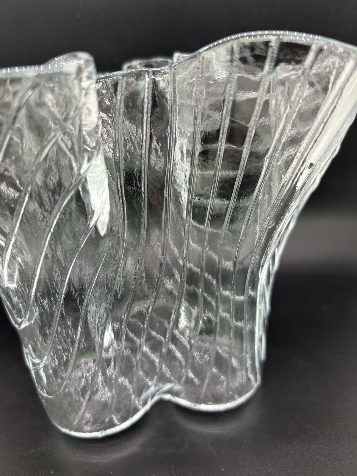 Muurla Finland Clear Textured Ruffled Art Glass Vase Lines UNIQUE! New S11