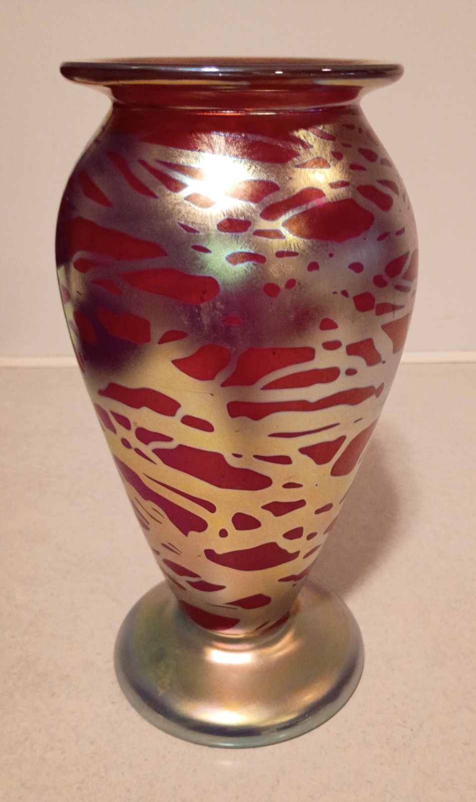 2002 Signed 9.75″ Robert Eickholt Red & Gold Footed Art Glass Vase