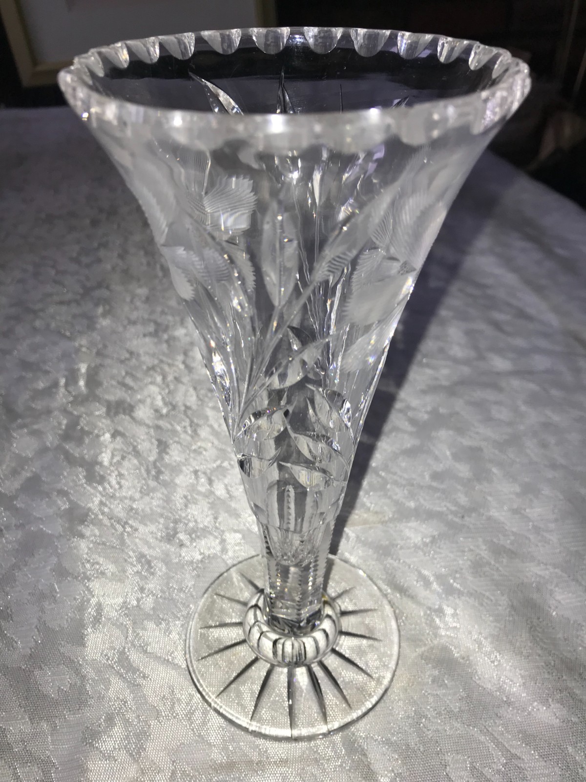 Antique SAWTOOTH Cut CRYSTAL Etched FLOWERS Flare TRUMPET Pedestal VASE 8″ Tall