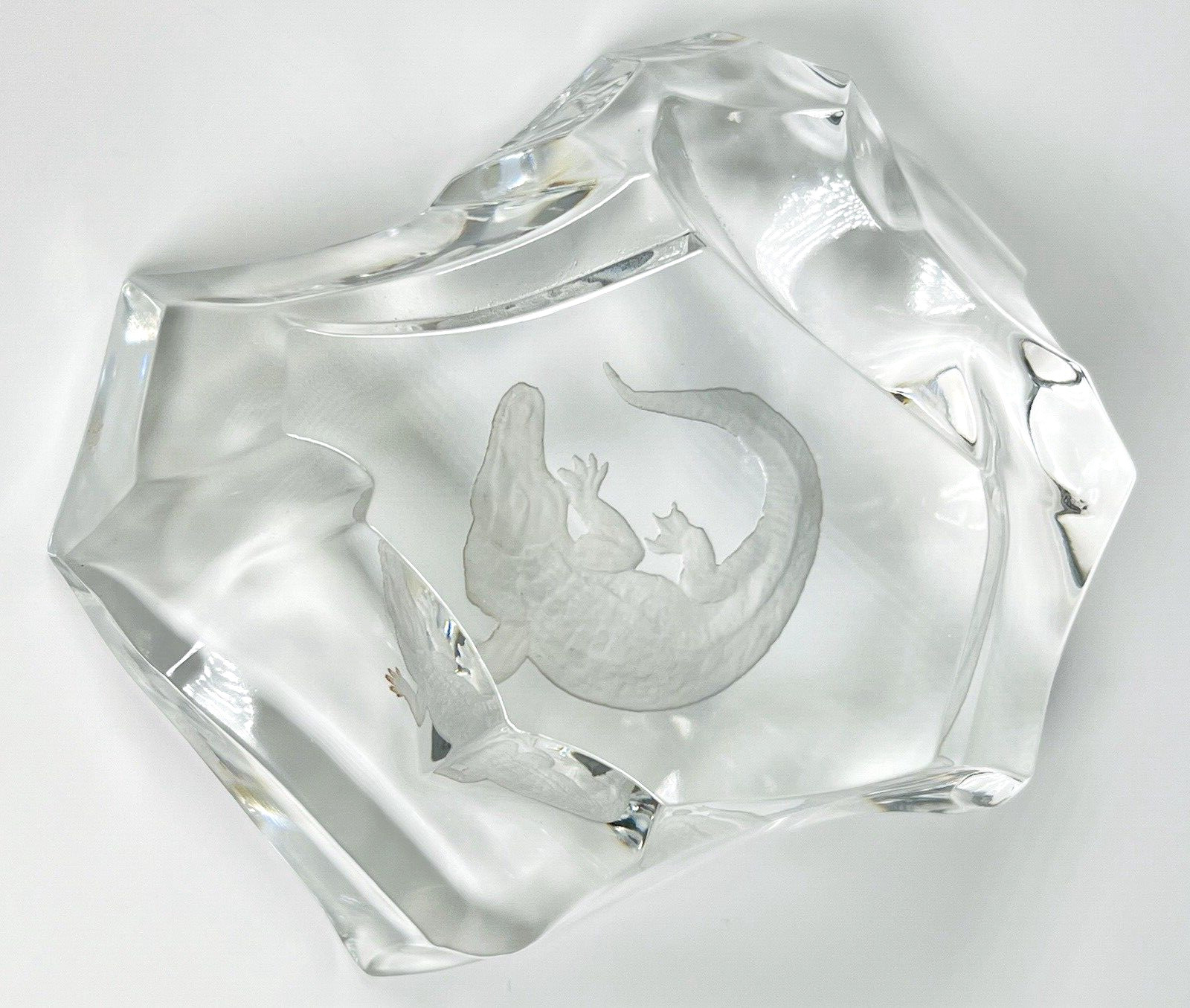 CRYSTAL GLASS PAPERWEIGHT VAL ST LAMBERT Crocodile, Alligator ENGRAVING – Signed