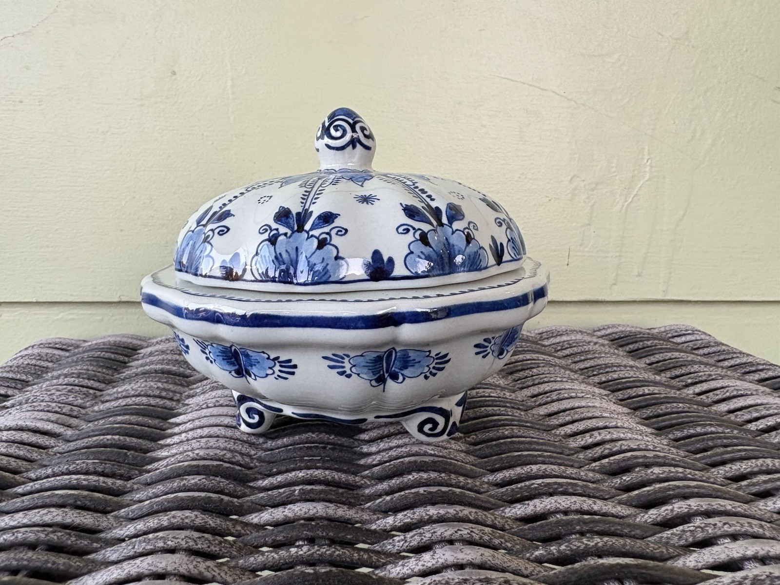 Royal Delft De Porceleyne Fles Lidded Candy Trinket Box Bonbonniere