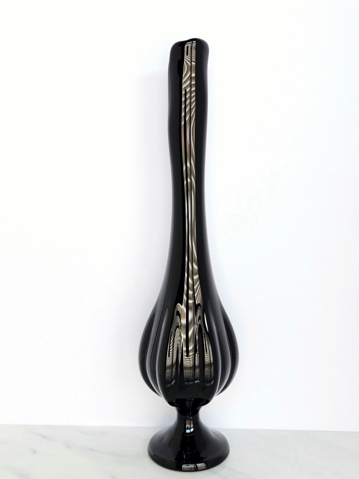 Vintage Viking Glass Epic Ebony 6 Petal Swung Vase 🐝