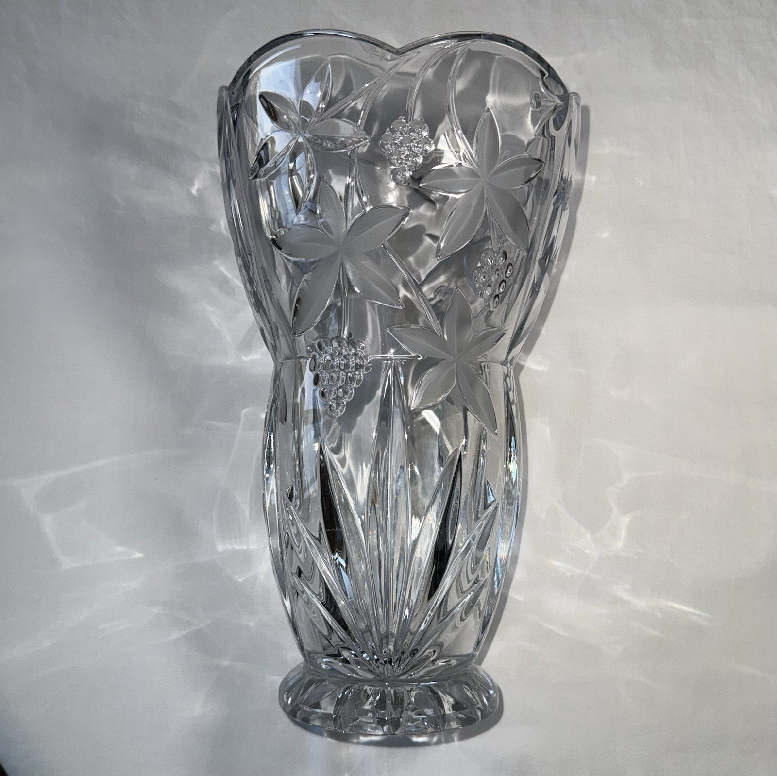 Mikasa Crystal Glass Vase Garden Terrace Pattern 10.5 In Tall Floral Easter