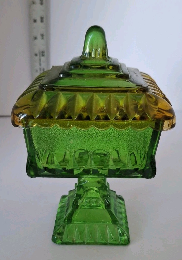 Vintage Jeanette Green Art Glass Pedestal Wedding Cake Box Candy Dish W/Lid 6.5