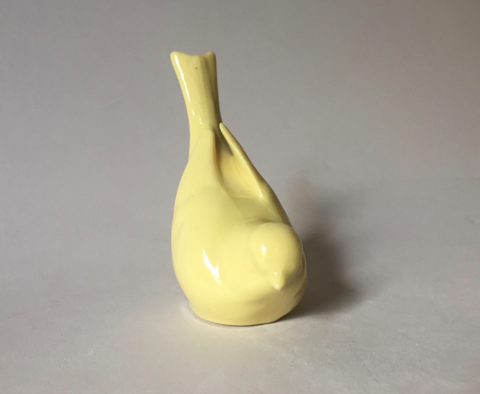 DARLING VINTAGE LENOX 3-1/4” SMALL ROBIN FIGURINE IN DESIRABLE YELLOW-GREEN MARK