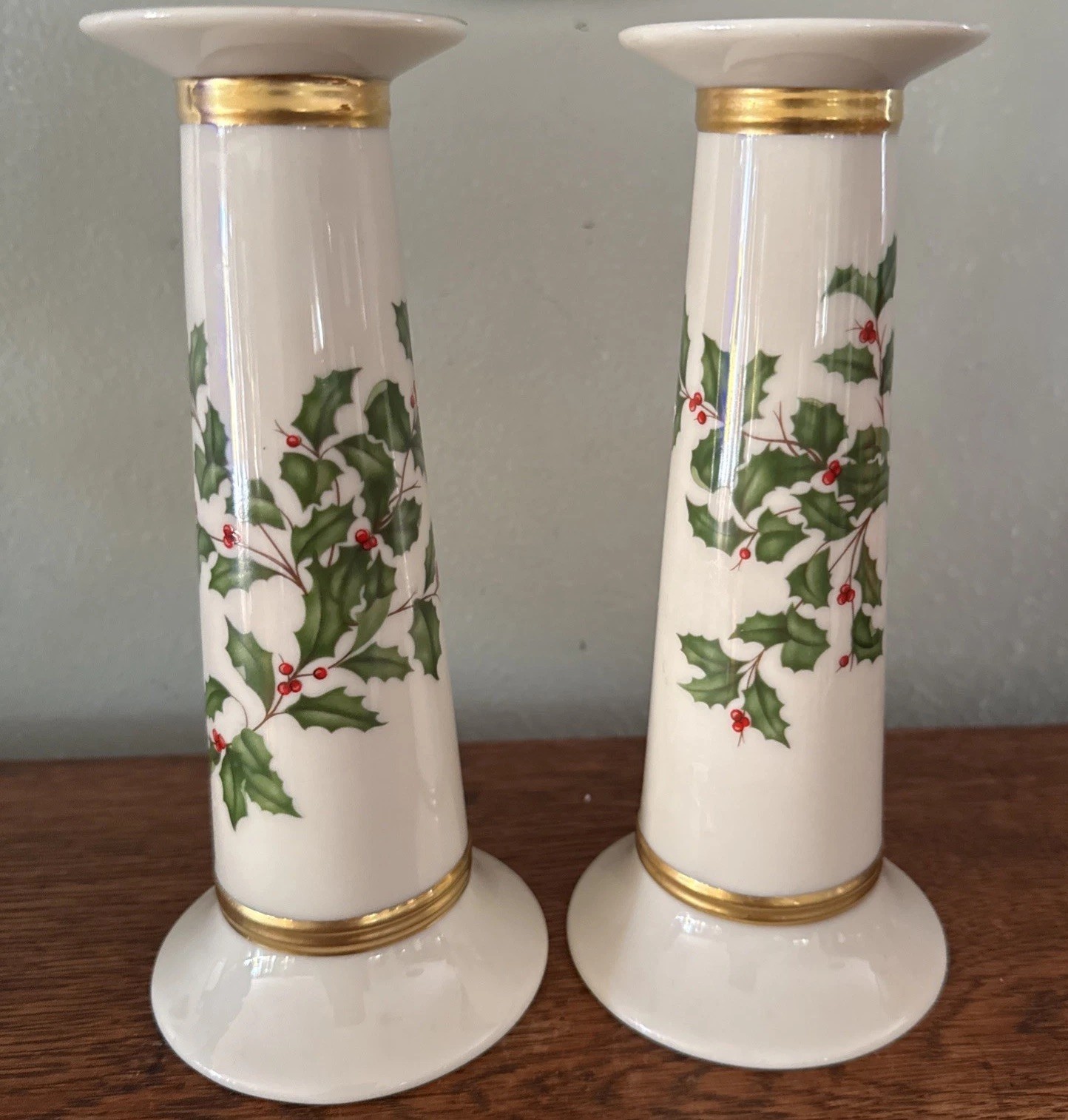 LENOX HOLIDAY HOLLY COLUMNAR CANDLE HOLDERS W/ CANDLES