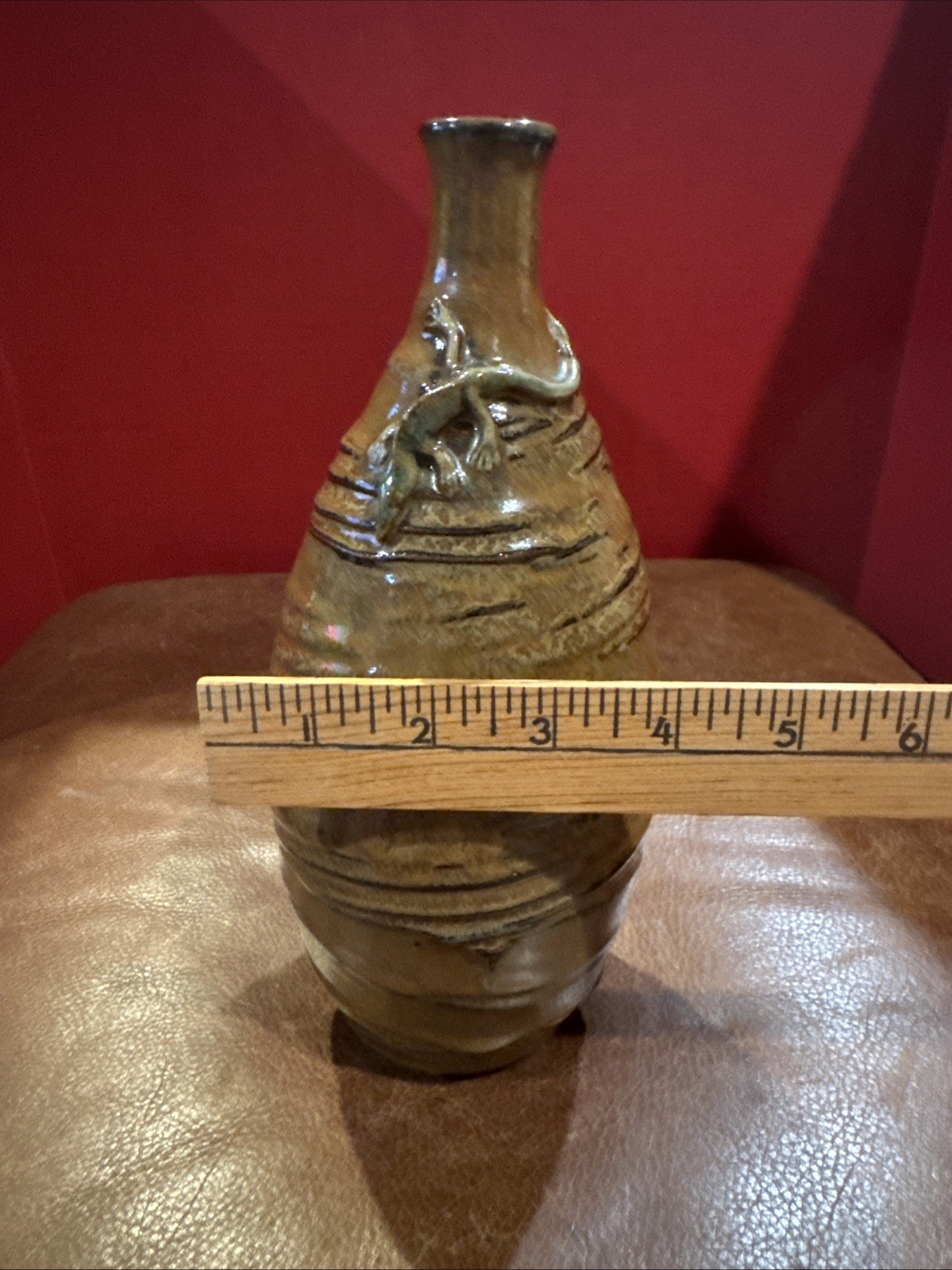 Tan Brown Ceramic Bud Vase w/ a Lizard on One Side of The Vase