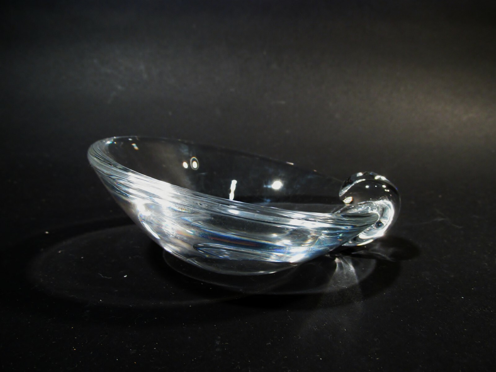 1952 Steuben Crystal 5” Sloping Cendrier Ashtray 8028 David Hicks Midcentury