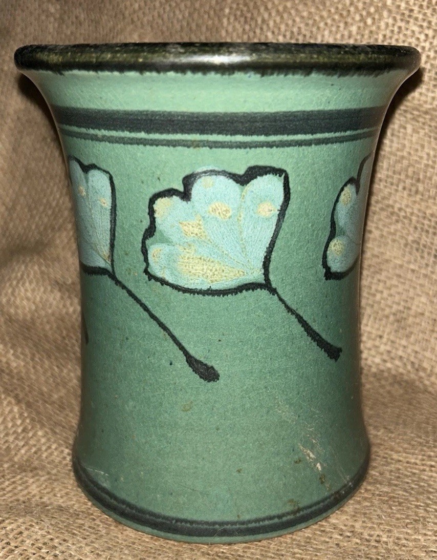VTG Ginkgo Leaf Crock Pottery Signed E Saslaw VT Artist 5 7/8”T 4.75”Diam Base