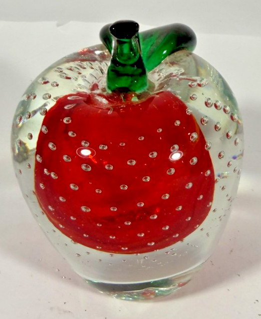ART GLASS CONTROLLED BUBBLES RED APPLE W GREEN LEAF PAPERWEIGHT 4” Murano Style