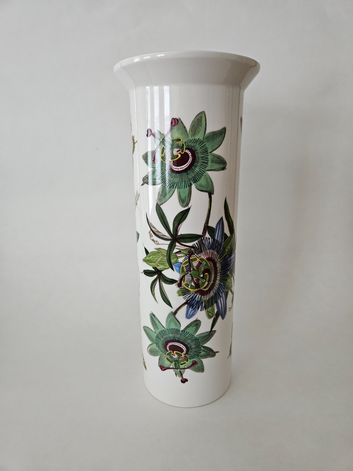 Portmeirion Botanic Garden Serif Vase 11.25″ Passion Flower with Butterfly