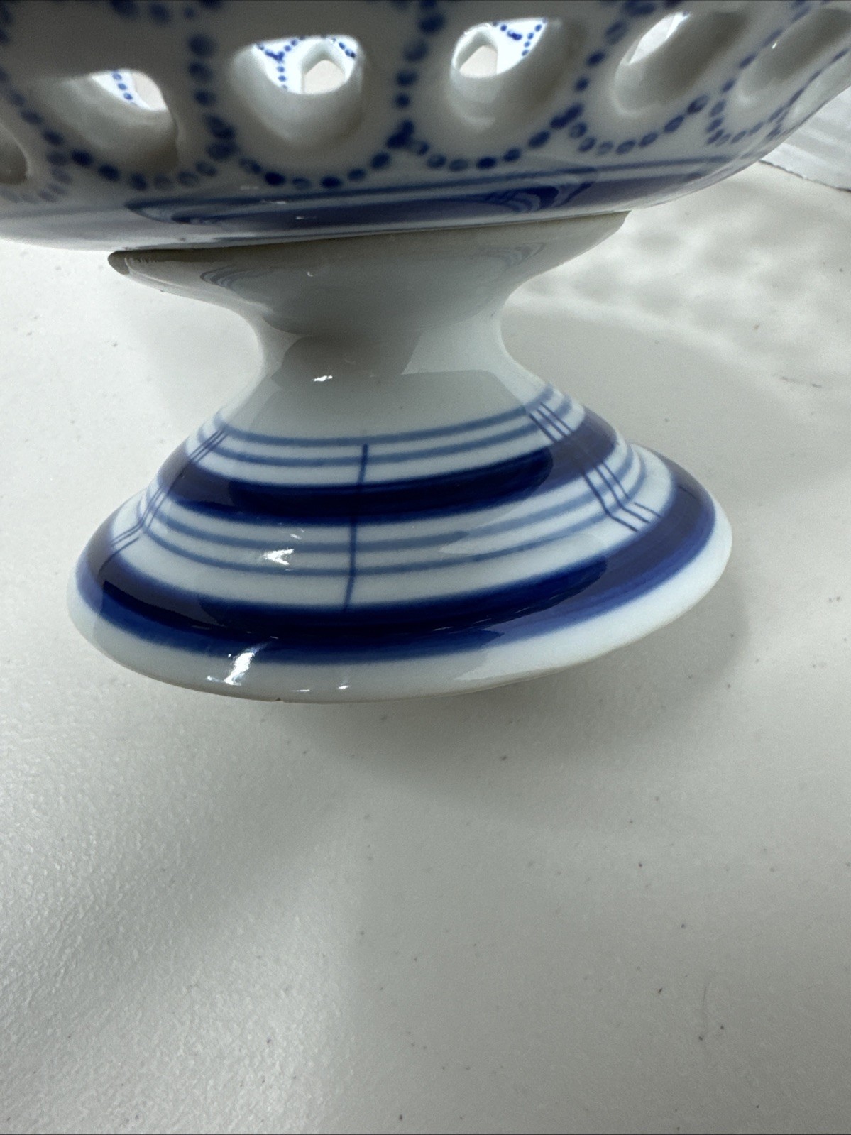 CHINESE BOUQUET White Blue 8” Round Open Weave Basket Bowl Footed