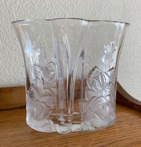 VINTAGE VASE OVAL GLASS CRYSTAL FROSTED EMBOSSED ROSES 5.5″ Tall, 1 Lb 8 oz