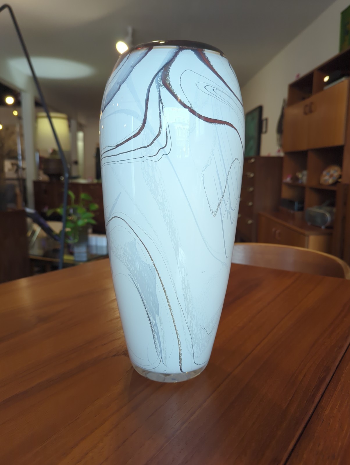 Dan Bergsma Art Glass Vase Signed Hand Blown White & Brown Swirled 13.5″