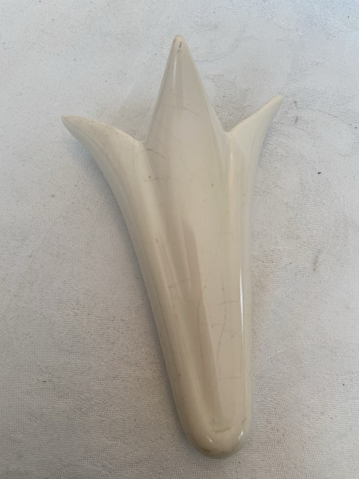 Vintage ART DECO Ivory White Wall Pocket Flower Shaped 7 1/4″ Tall