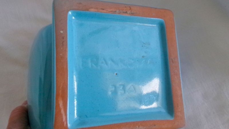 VTG MID CENTURY MOD FRANKOMA GRACETONE ROBIN EGG BLUE PEDESTAL PLANTER VASE 23A