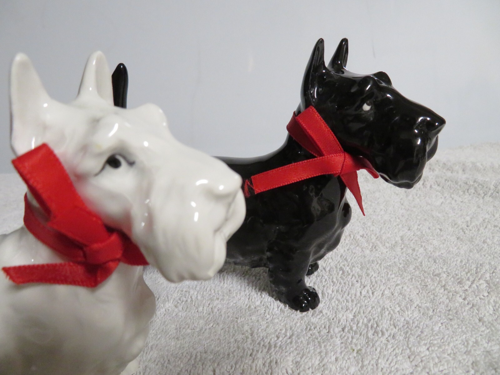 Vintage Ceramic Pair of Scottie Dog Figurines, 1992, United Kingdom