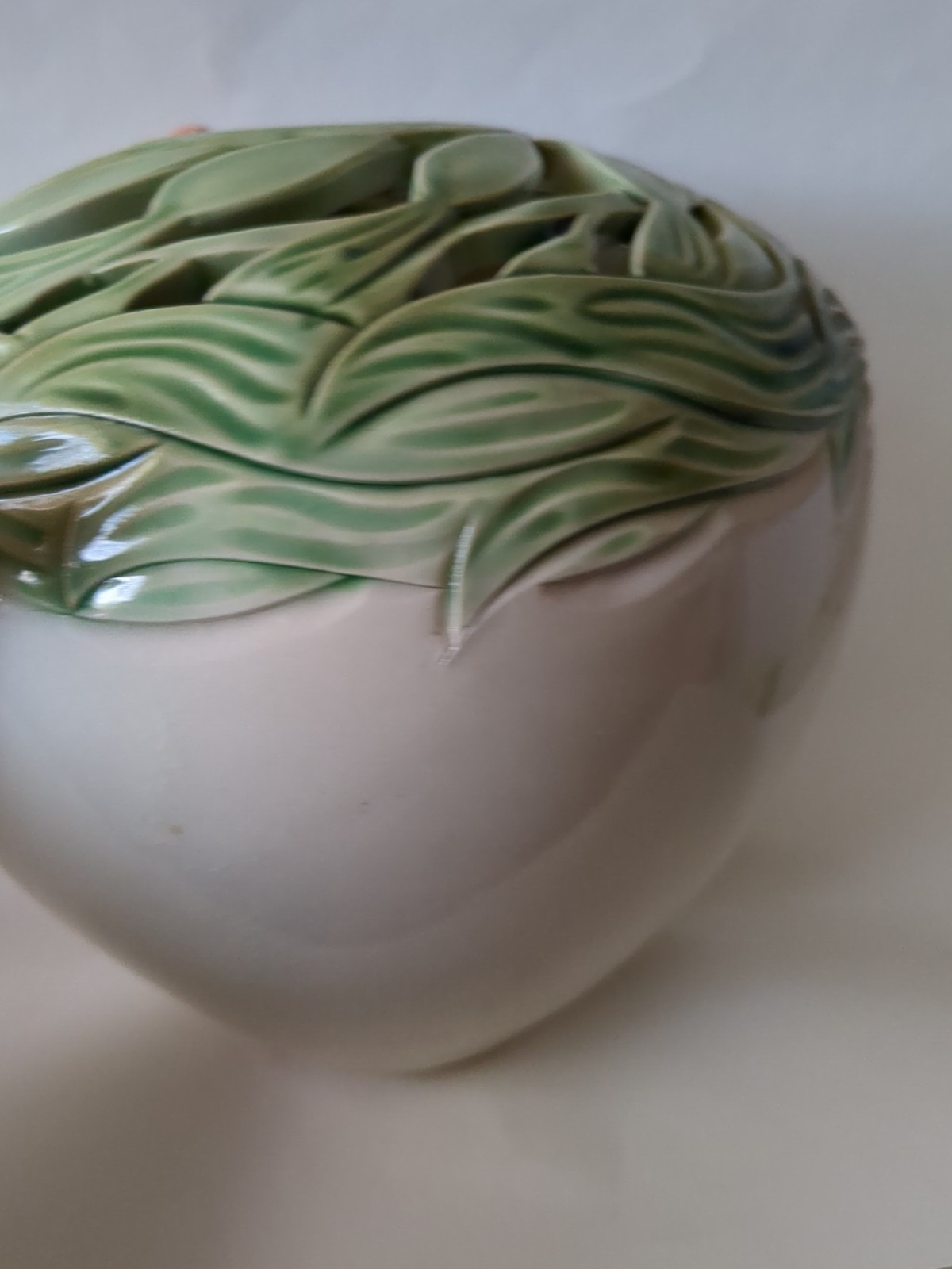 Cindy Searles Octopus Cut Vase Pottery 3D Carved signed Vtg WITH CHIP ( Read)