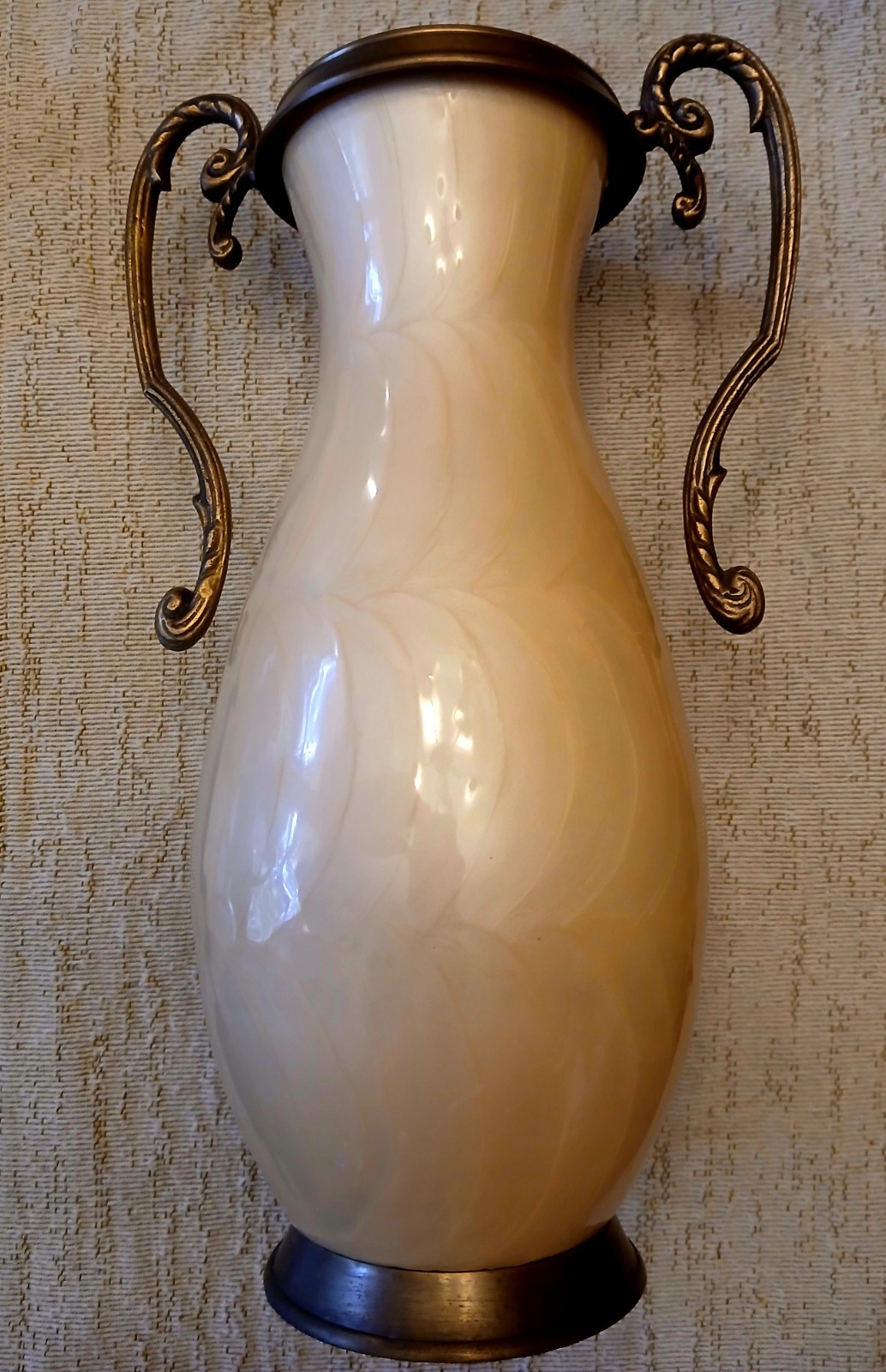 Vintage Brass Neck Double Swan Iridescent Glass Vase 12″