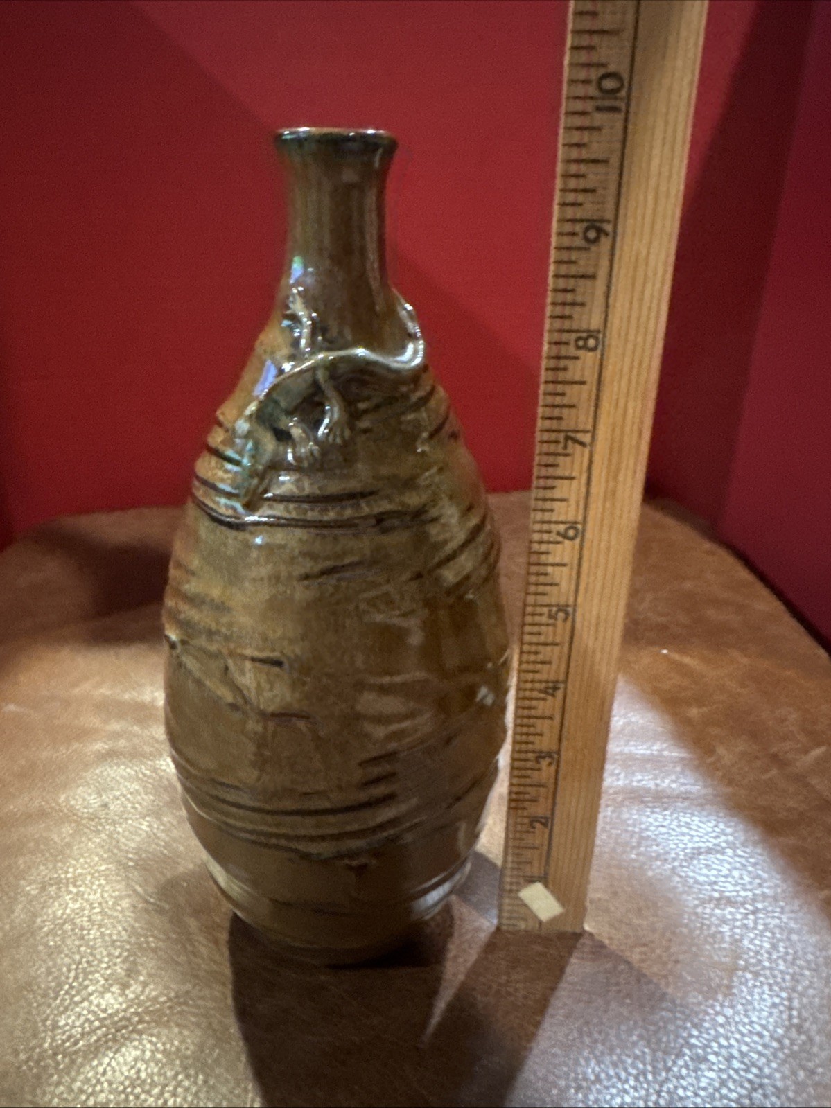 Tan Brown Ceramic Bud Vase w/ a Lizard on One Side of The Vase